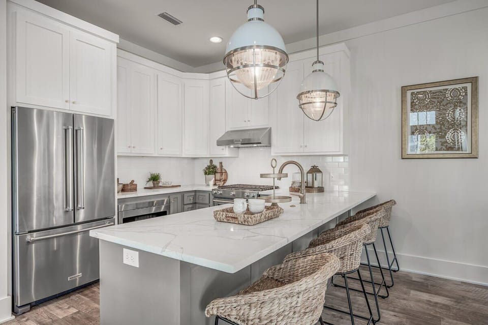 Seating for 4 at the Breakfast Bar!