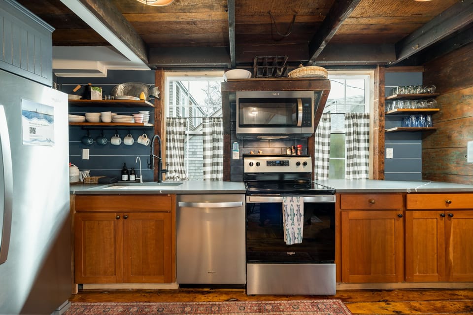 Full kitchen