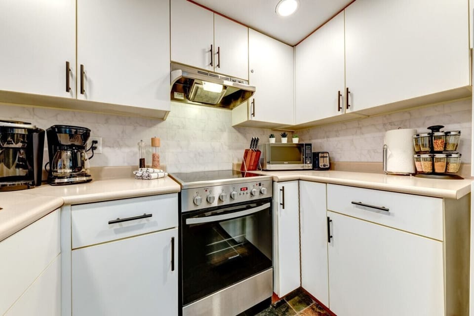 Kitchen: Close Up