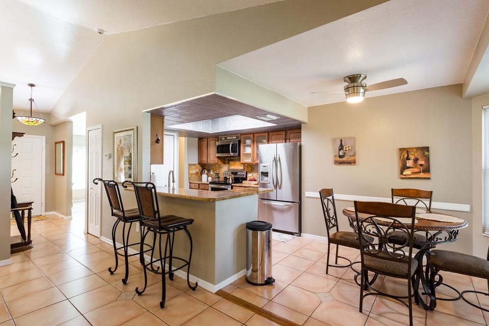 Kitchen/Dining Area