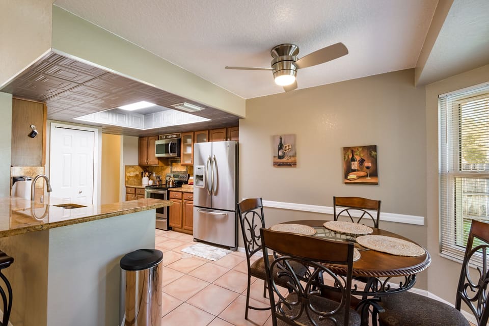 Kitchen/Dining Area