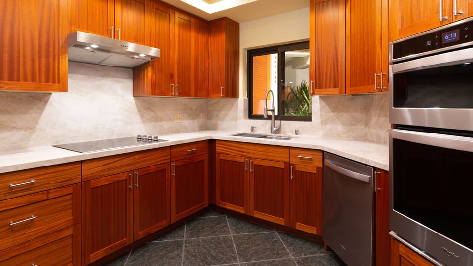 Fully equipped kitchen with high end appliances