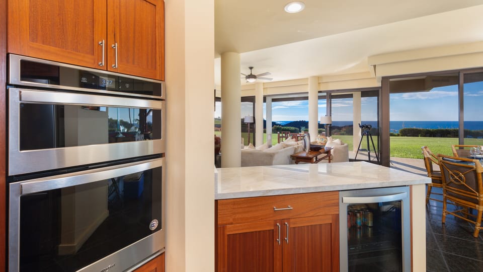 Gourmet kitchen with beverage chiller
