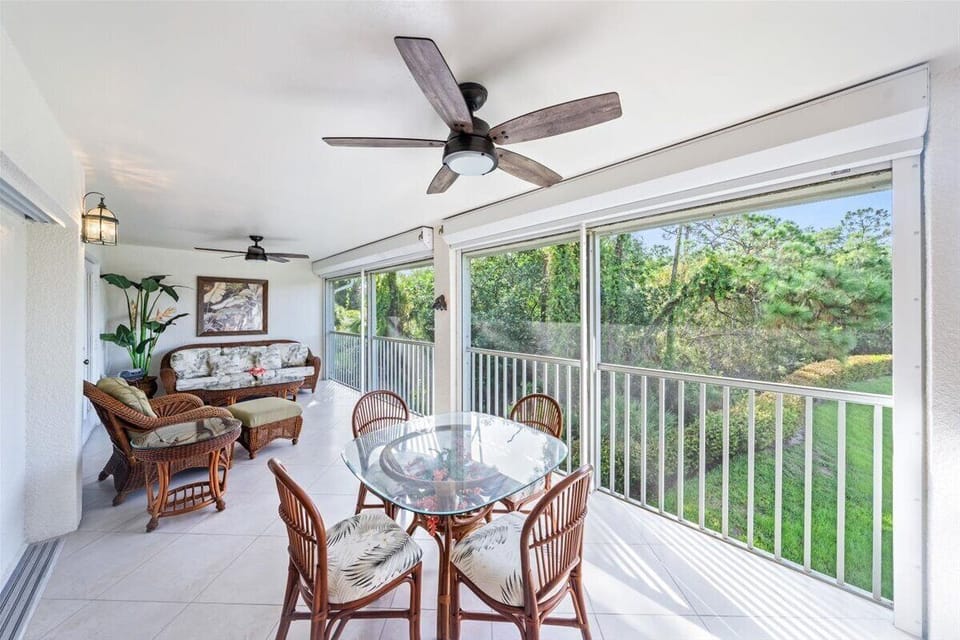 Ample seating on the lanai