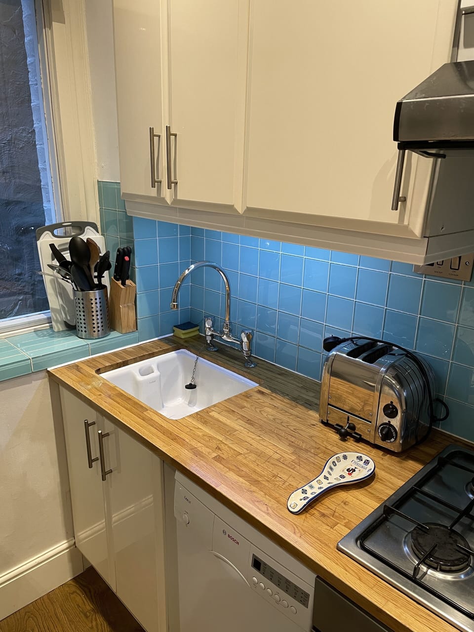 Fully equipped kitchen.