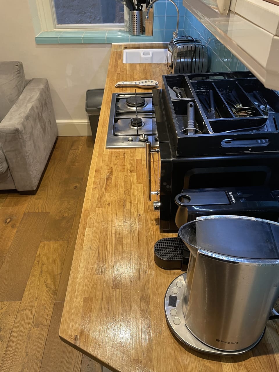 Fully equipped kitchen.