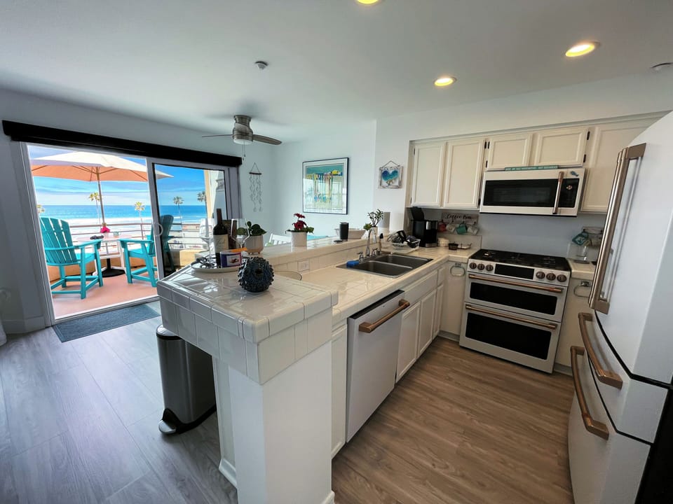 Kitchen Dining Area with Breathtaking Views!