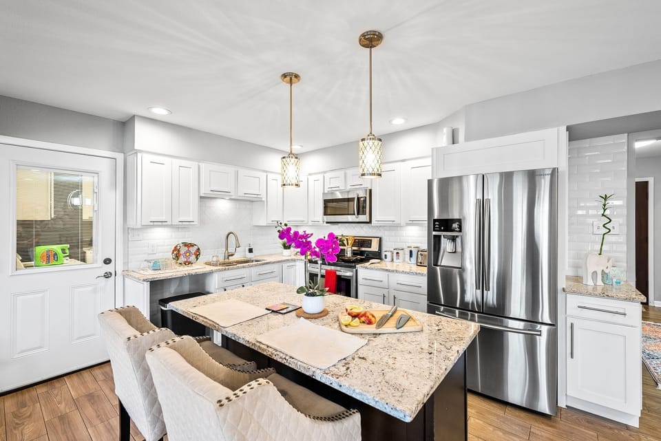 Indulge in this contemporary and elegant kitchen, equipped w/cooking essentials.