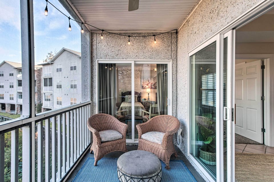 Screened-In Balcony | Community Outdoor Pool (3'-6') | Free WiFi