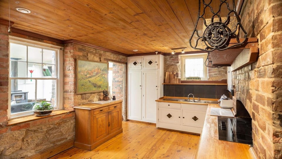 Beautiful, authentic kitchen - fully functioning