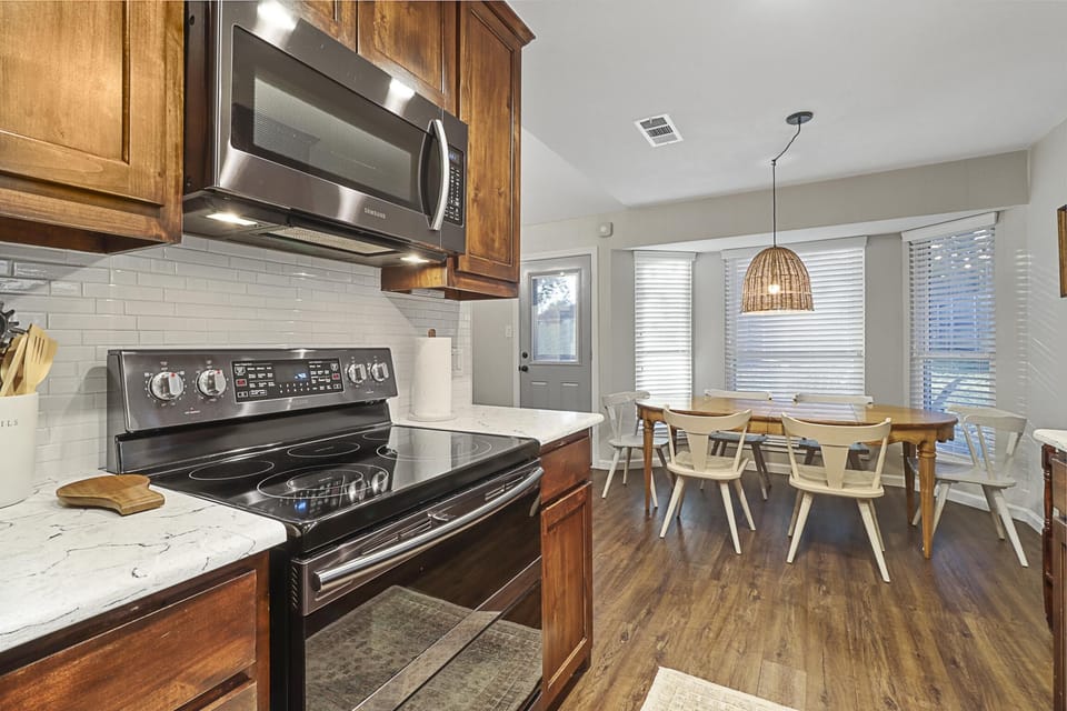 Kitchen/Dining Area