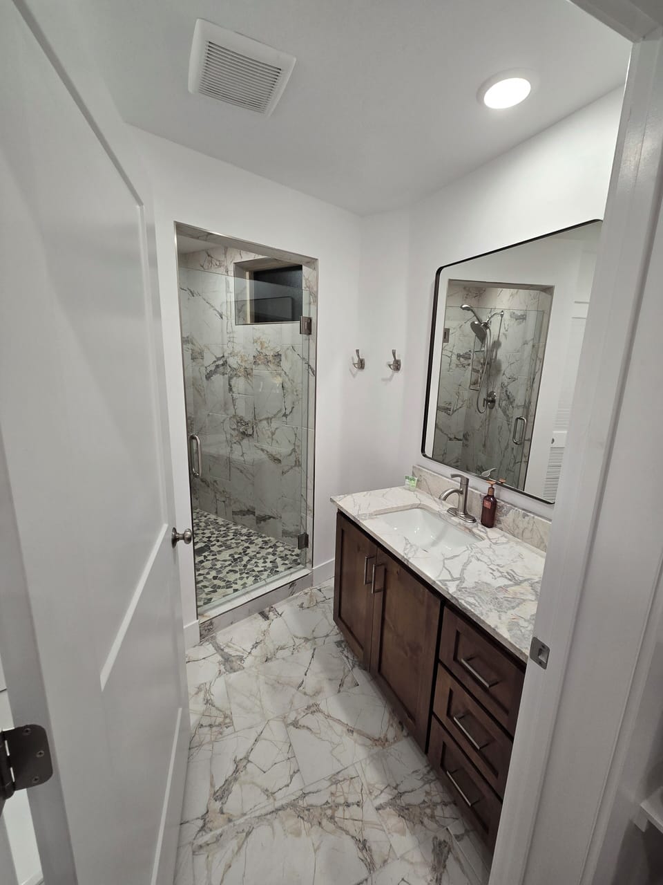 Shower/bathroom