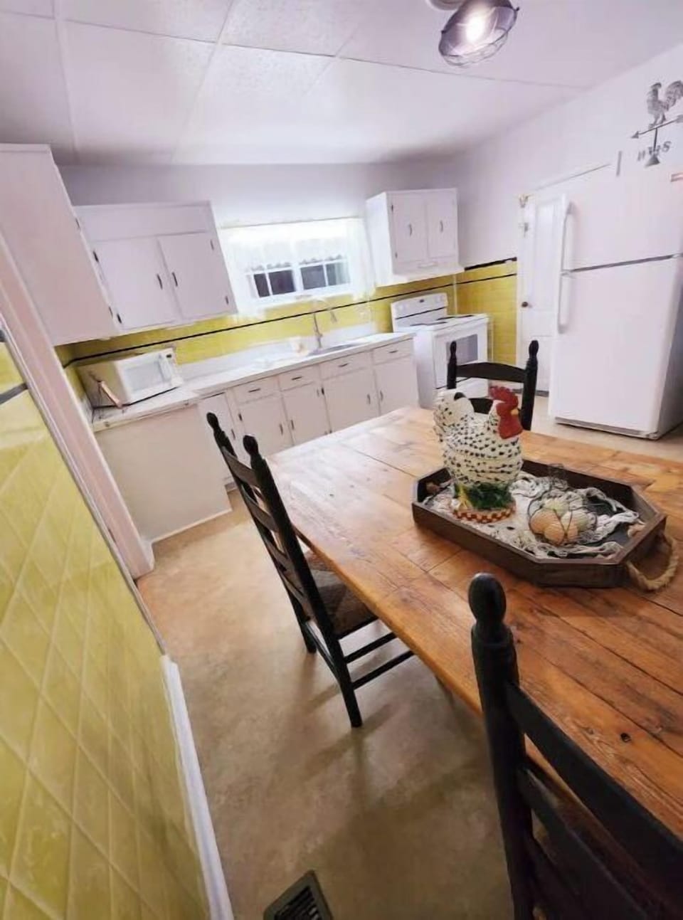 Full kitchen with large farmhouse table