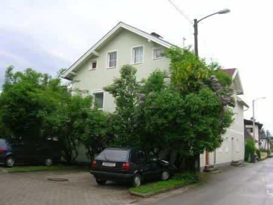 the house
Das Haus