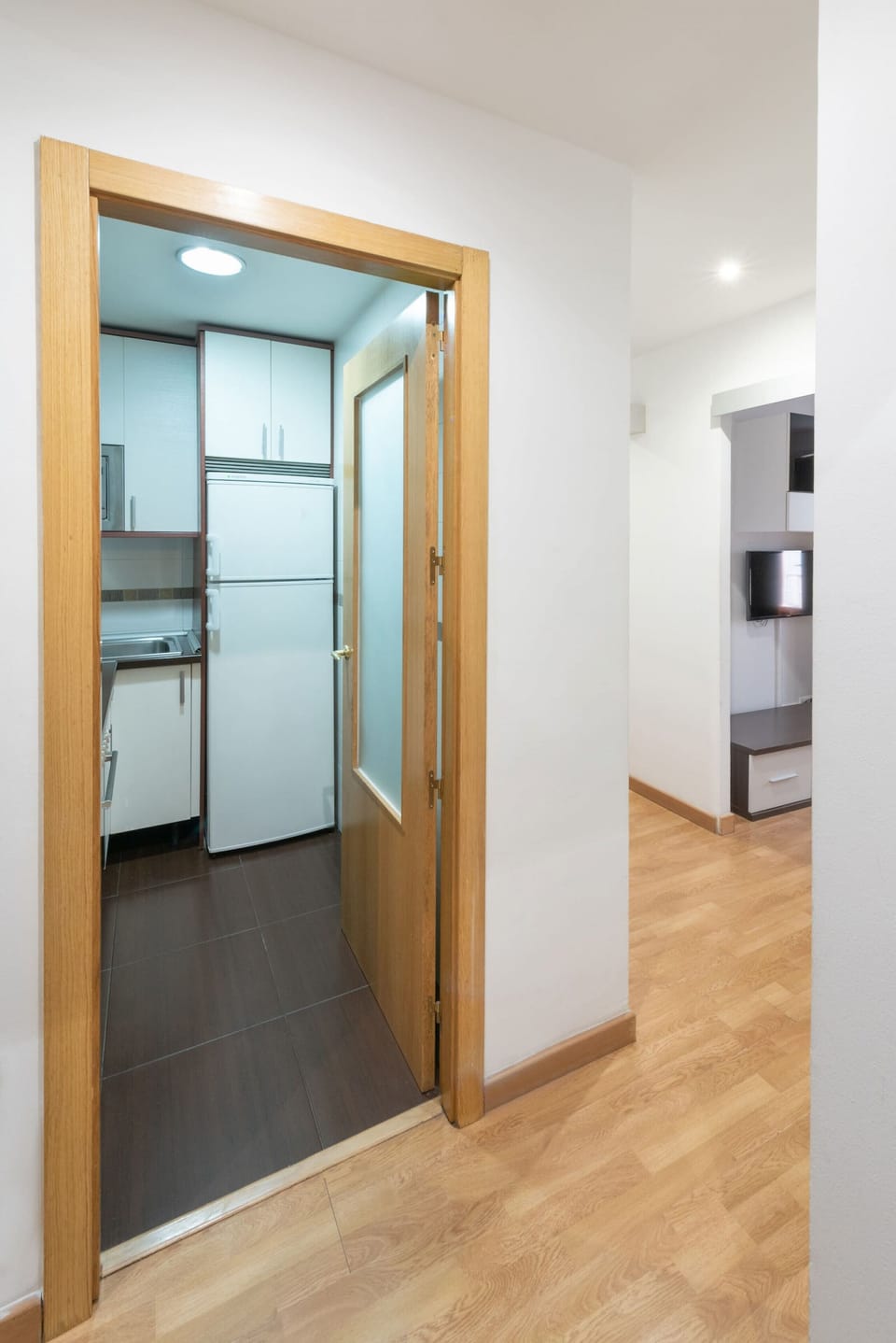 The kitchen is equipped with the main appliances, crockery and other usual utensils.
