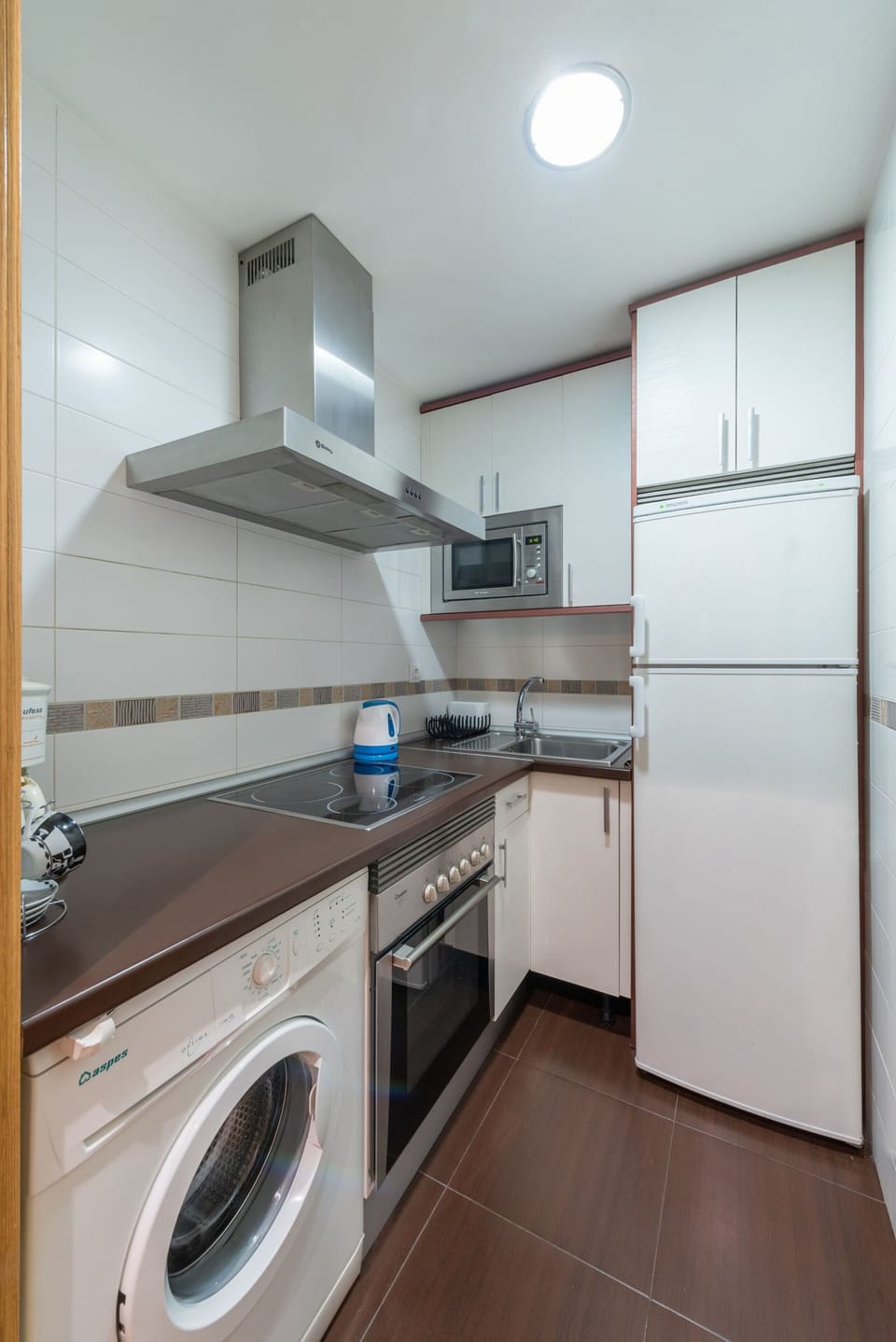 The kitchen is equipped with the main appliances, crockery and other usual utensils.