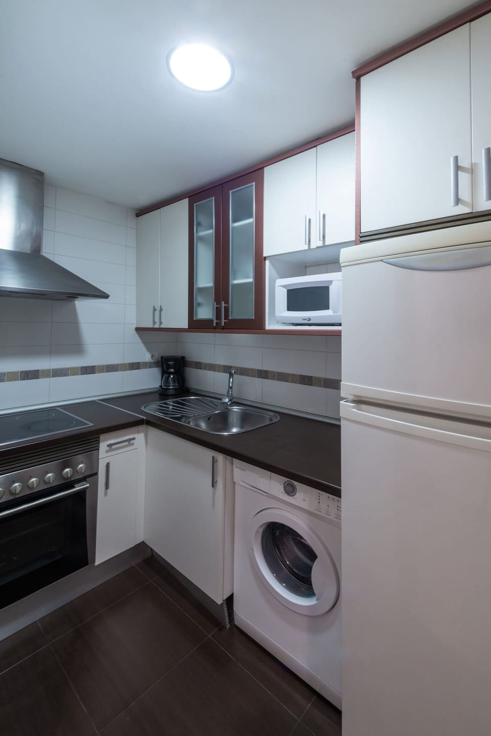 The kitchen is equipped with the main appliances, crockery and other usual utensils.