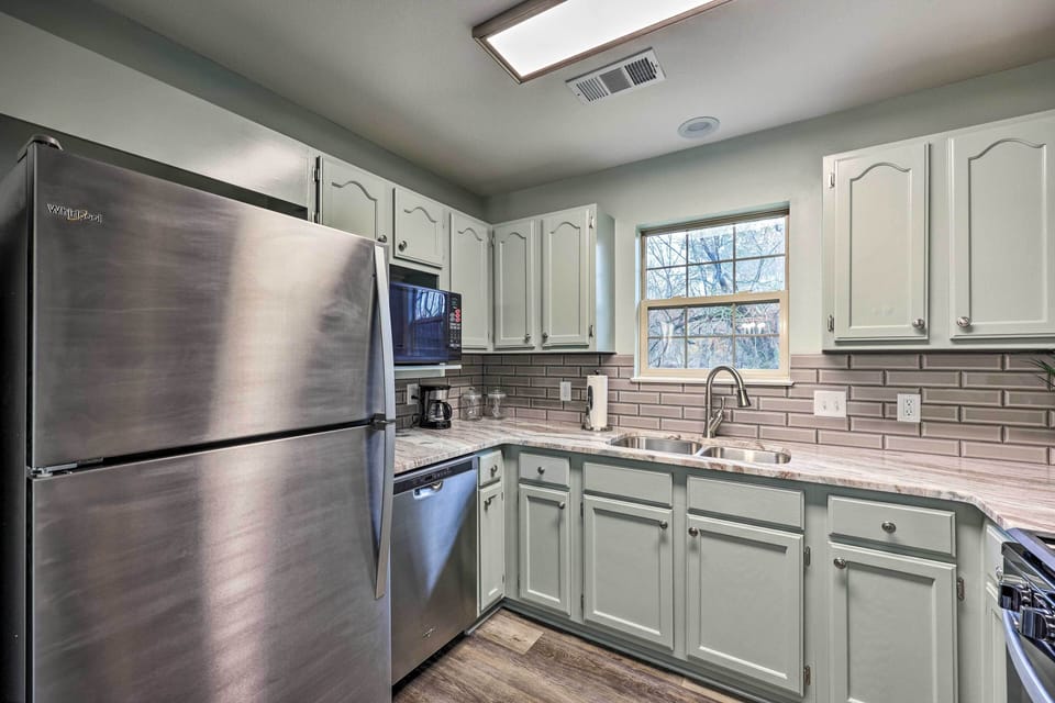 Kitchen | 1,100 Sq Ft | Private Boat Dock | Lake Hamilton Access