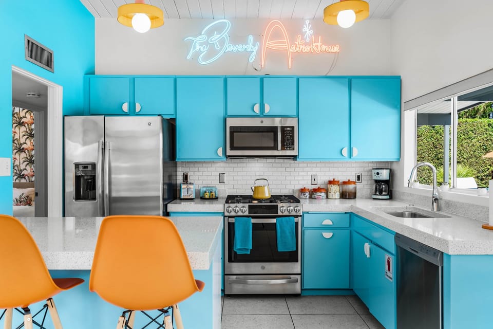 Retro turquoise, cocktail-ready.