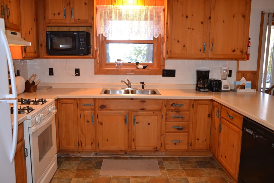 Kitchen w/ Dishwasher