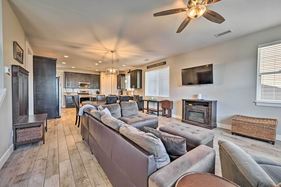 Living Room | Smart TV | WiFi | Electric Fireplace | Central A/C & Heat