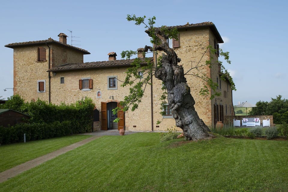 Sky, Plant, Property, Building, Window, Tree, Land Lot, Grass, House, Facade