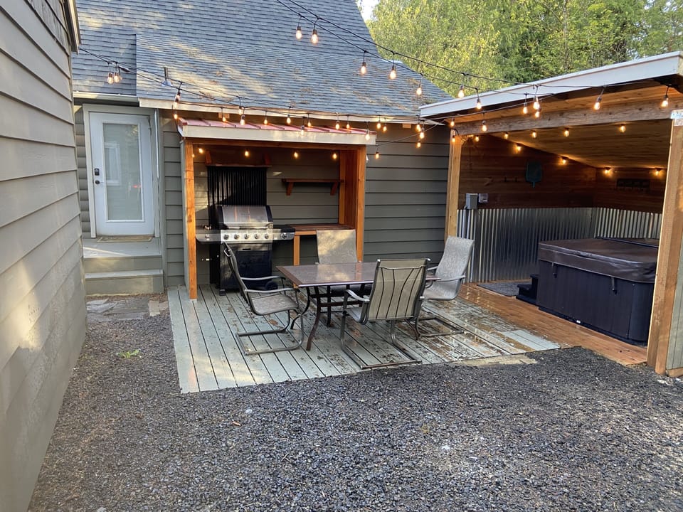 OUTDOOR BBQ/HOT TUB GATHERING AND DINING AREA