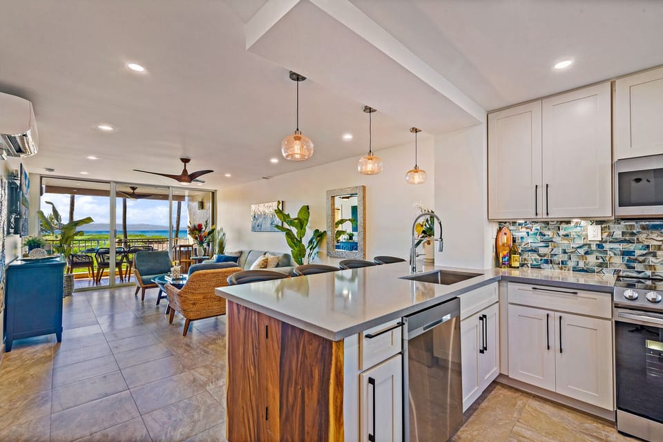 The spaciousness of the common areas when entering Kihei Coop.