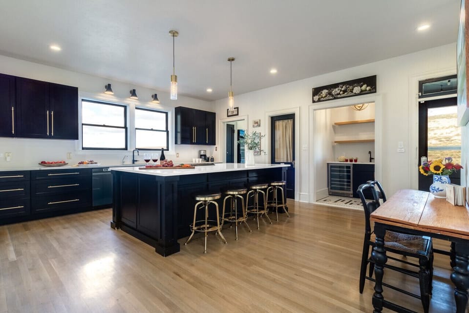 Large gourmet kitchen for all the cooks