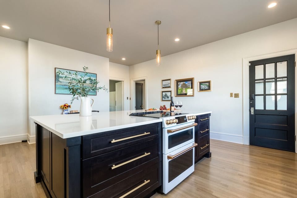 Large gourmet kitchen for all the cooks