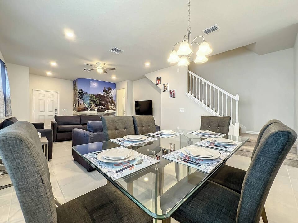 Dining area opens up into the cozy Family Room – the perfect layout for gathering and entertaining 🛋️🍷