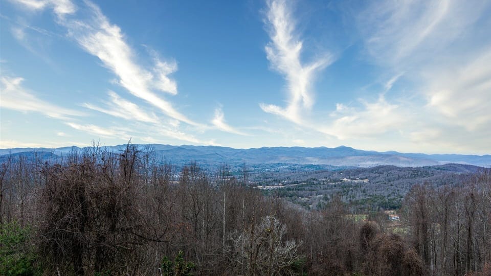 Panoramic Mountain Views 