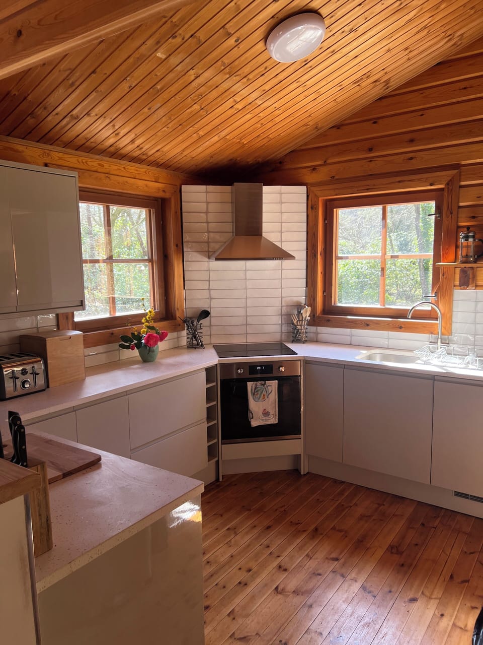 Sunny fully equipped kitchen