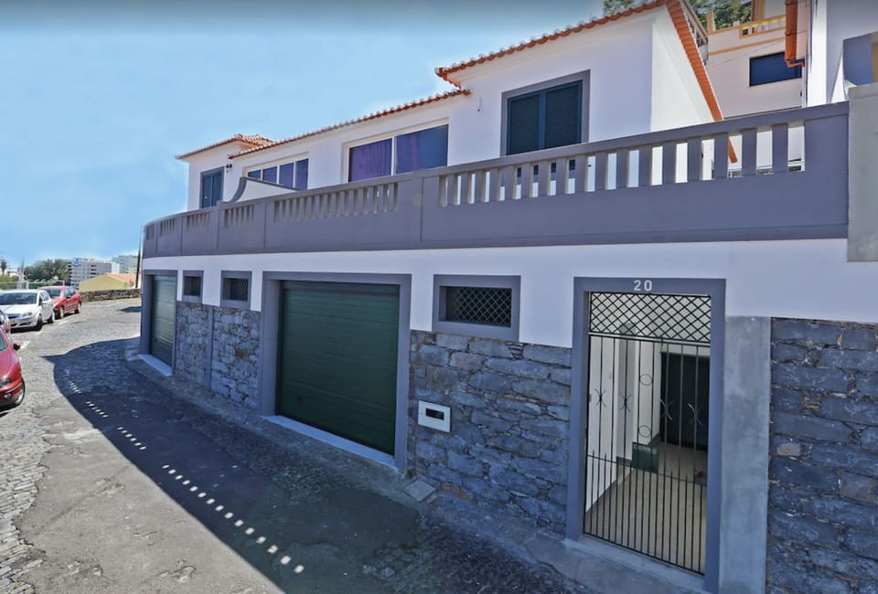 FRENTE CASA COM GARAGEM