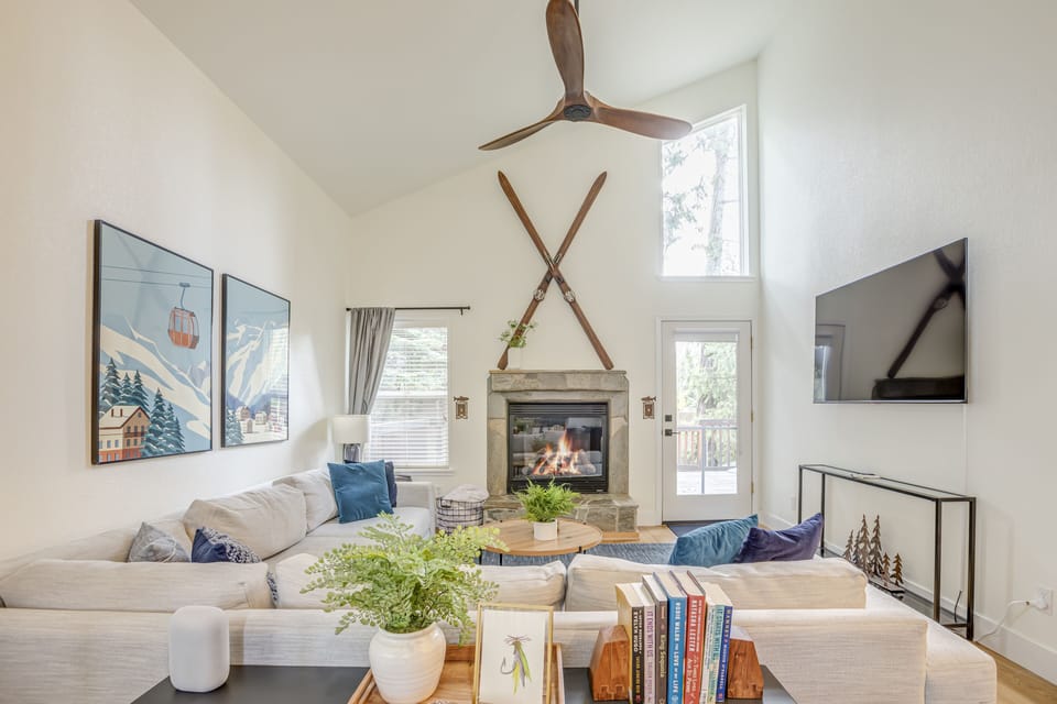 Living Room w/ Fireplace