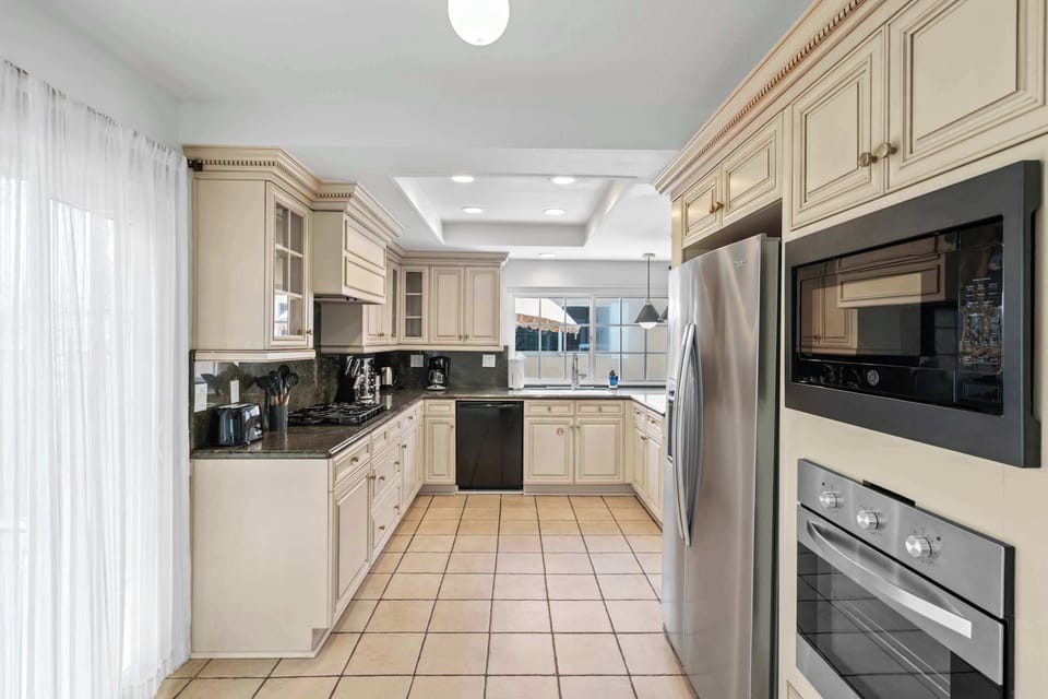 Fully equipped for home-cooked meals