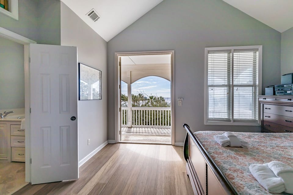 Private veranda overlooking Pritchards inlet and ocean