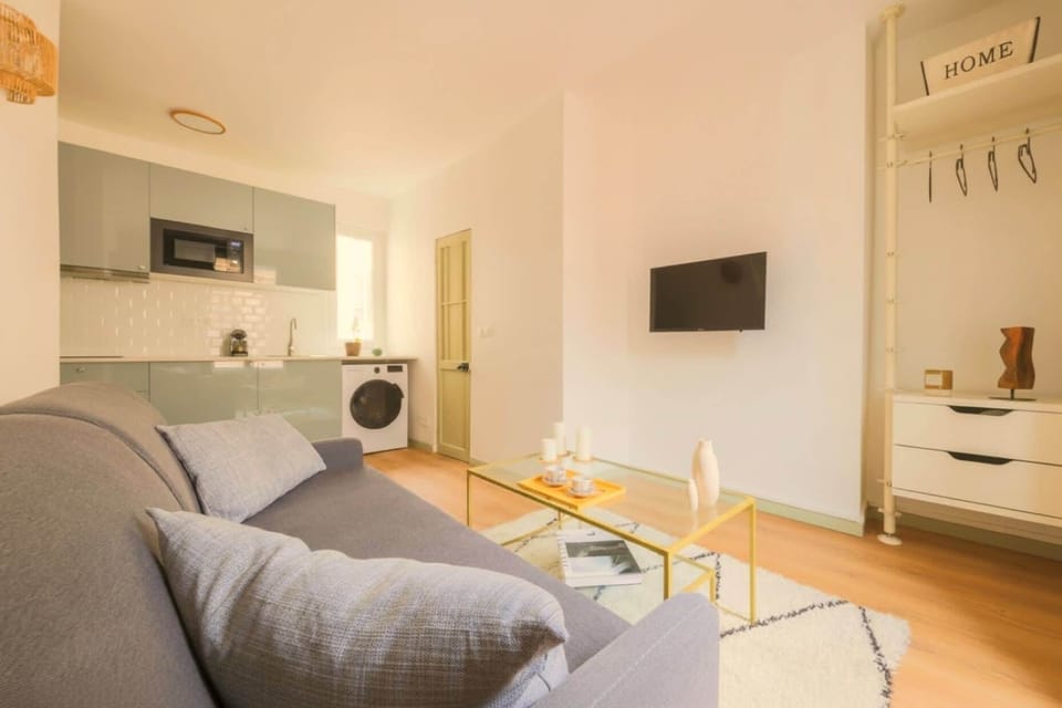 Spacious Parisian Living Room with Premium Linens