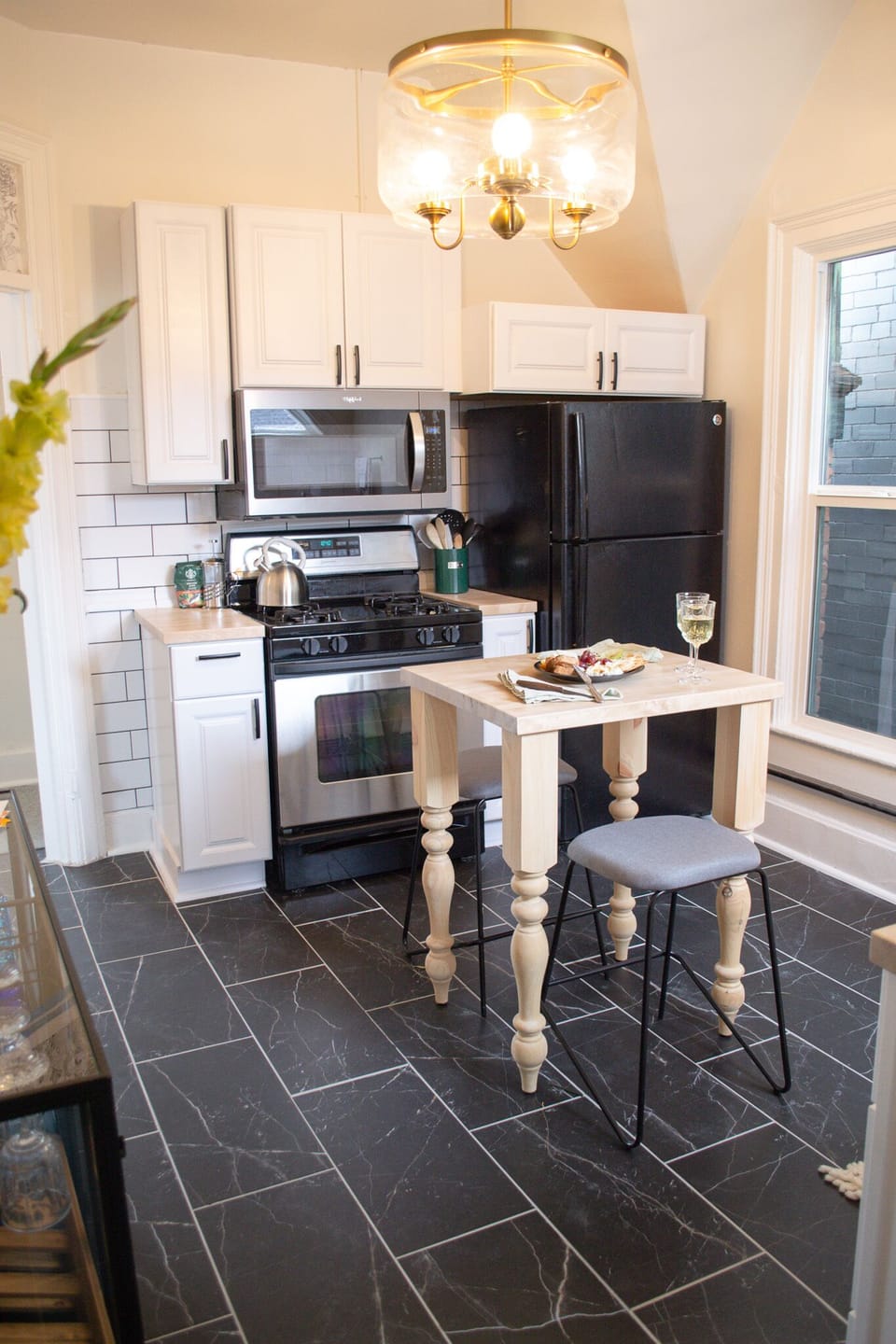 Full kitchen