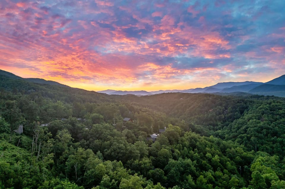 Smoky Mountain hiking trails and vistas just minutes from the cabin