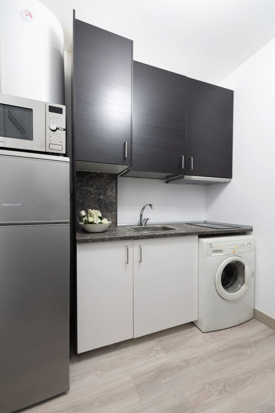 The kitchen is equipped with the main appliances, crockery and other usual utensils.