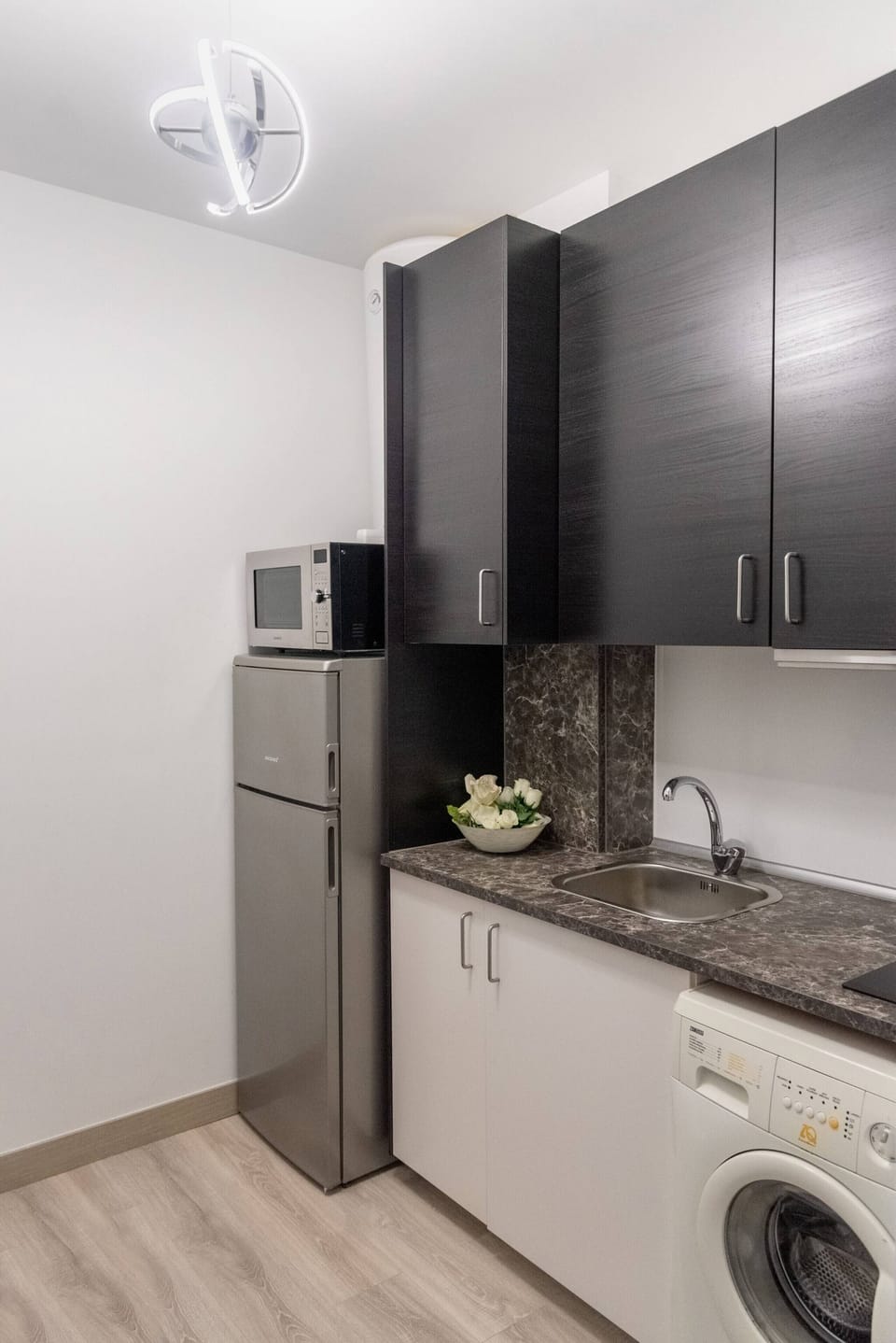 The kitchen is equipped with the main appliances, crockery and other usual utensils.