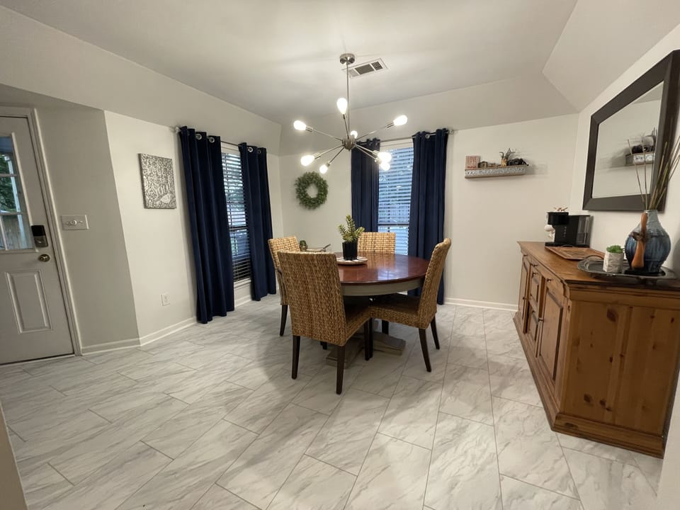 Kitchen/Eating Area