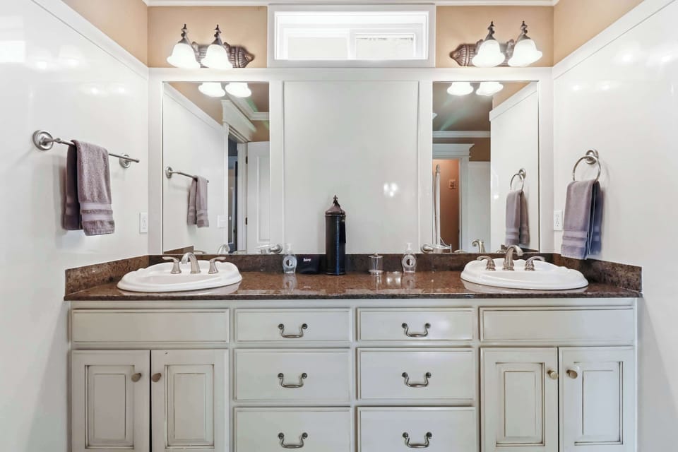 Refresh and unwind in this modern bathroom
