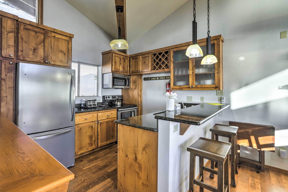 Kitchen | Cooking Basics | Coffee Maker | Paper Towels/Trash Bags Provided