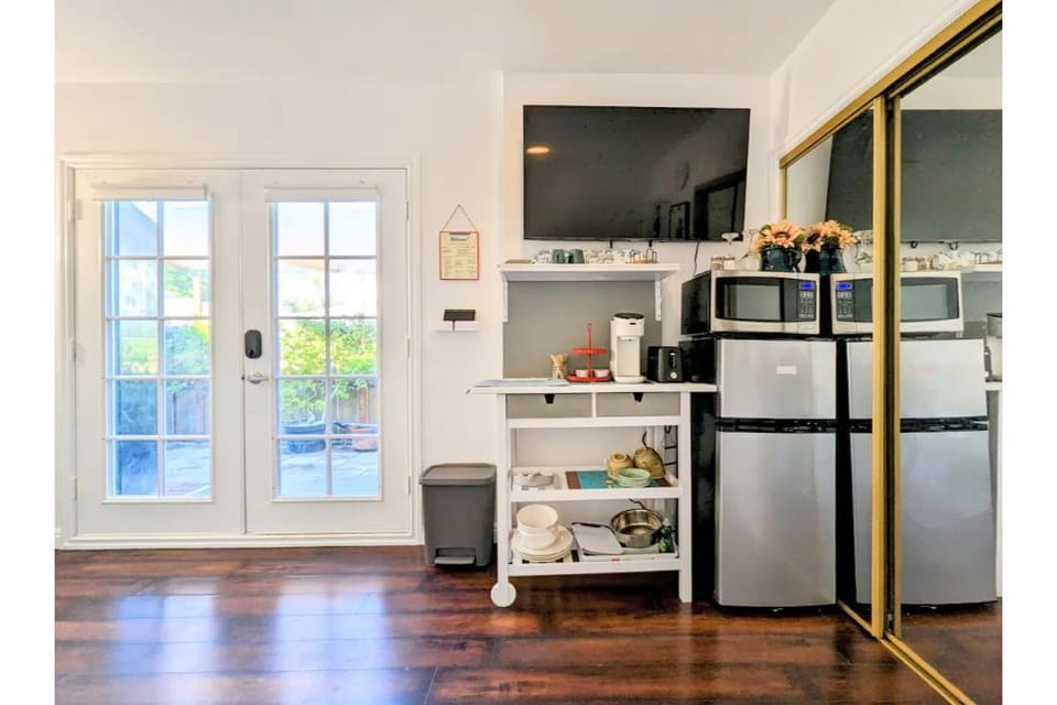 kitchenette and TV 