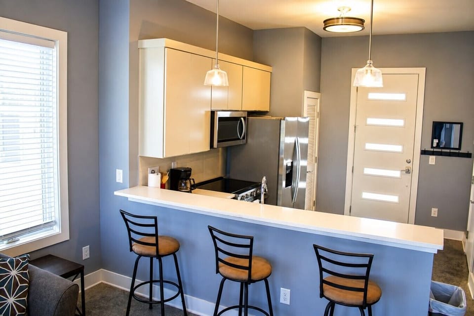 2515 Clifton - Kitchen + Dining Area