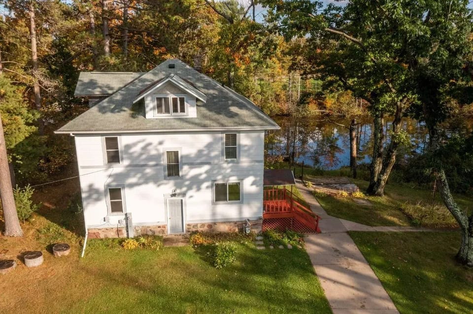 Picturesque Lake Views 