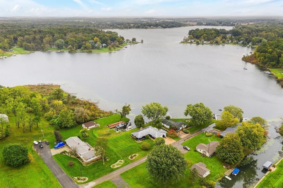 Aerial view of the property and lake zoomed out. 
