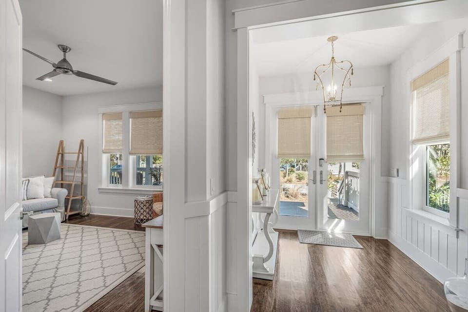 Tastefully Modern Beachy Decor!